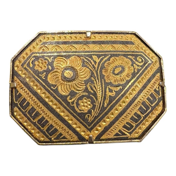 Jewelry - Vintage Black Gold Floral Etched Octagon Brooch Pin J23